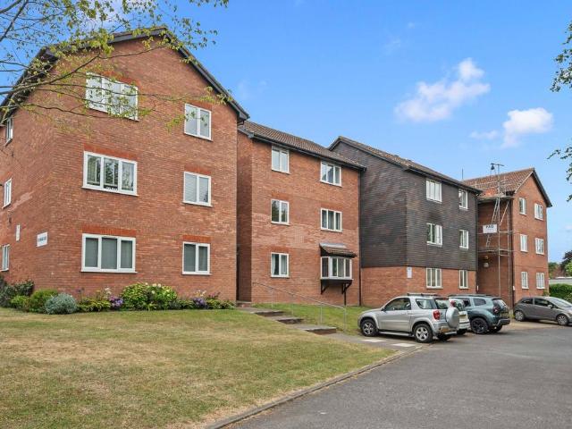 Flat for sale in Greater London