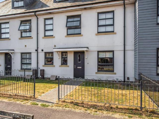 Flat for sale in Littlecote, West Sussex