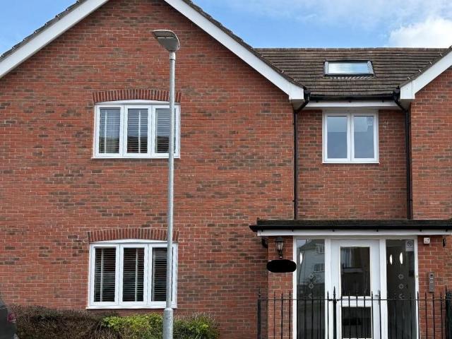 Flat for sale in Midway, Kent