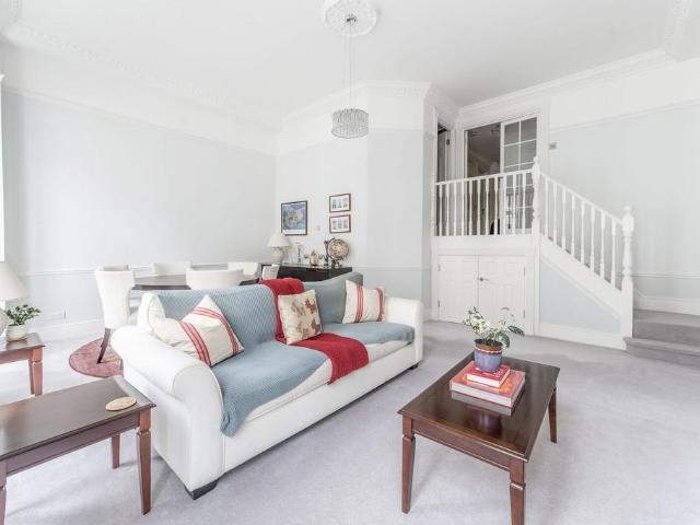 Flat for sale in Brompton, Greater London