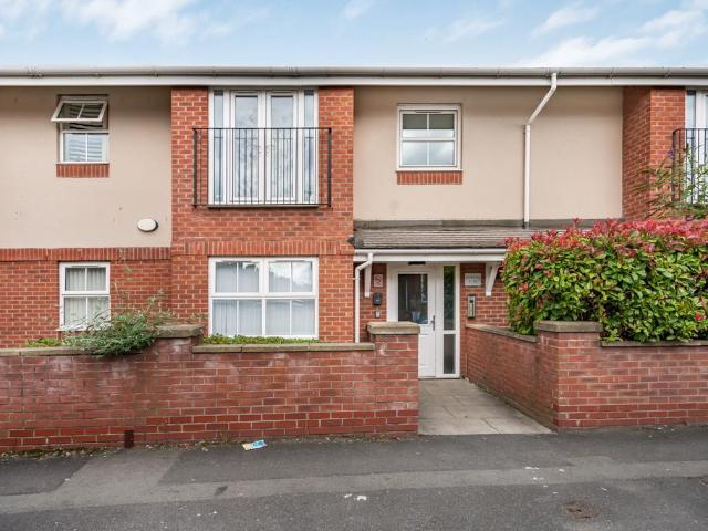 Flat for sale in Levenshulme, Manchester