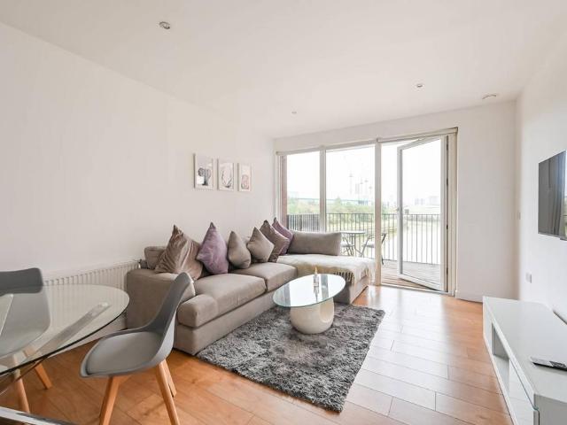 Flat for sale in Bromley-by-Bow, Cat Hill