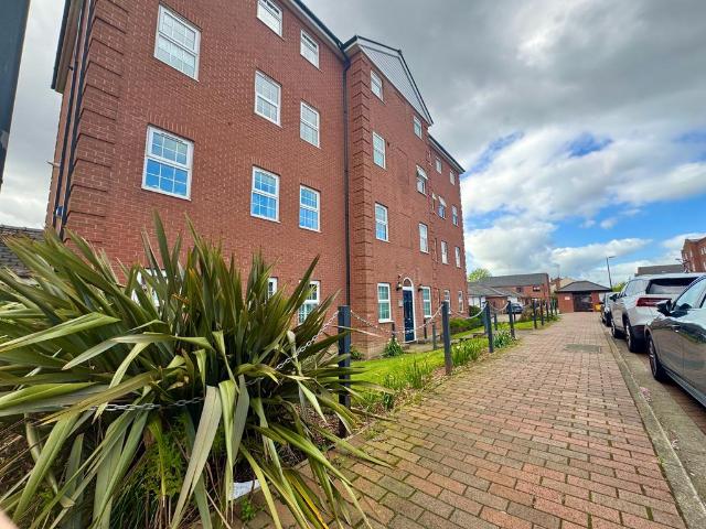 Flat for sale in Salford Quays, Salford