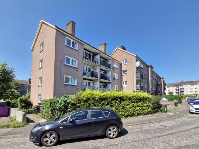 Flat for sale in Clermiston, Scotland