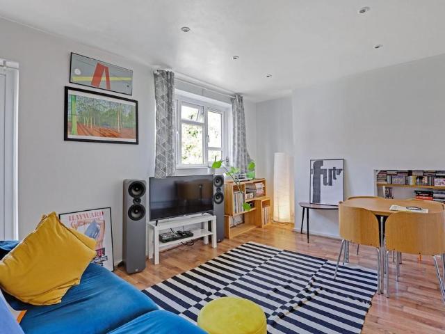 Flat for sale in London Borough of Lewisham, Forest Hill