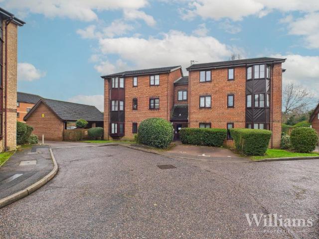 Flat for sale in Walton, Aylesbury