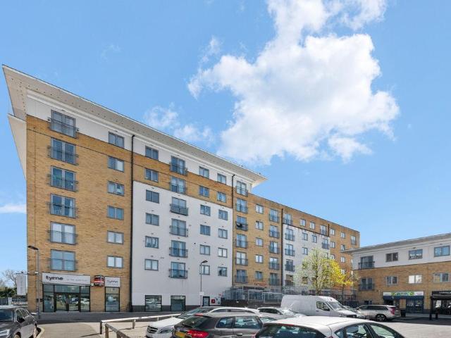 Flat for sale in Yeading, Greater London