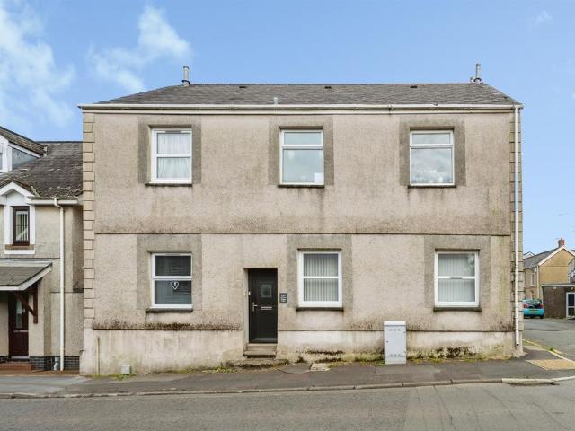 Flat for sale in Pontarddulais, Wales