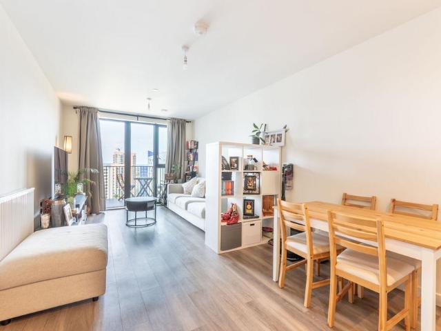 Flat for sale in Greater London