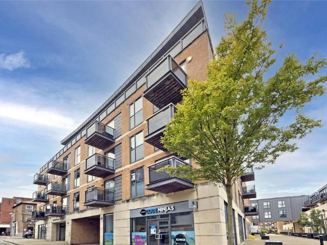 Flat for sale in Surbiton, Greater London