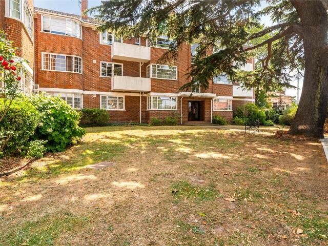 Flat for sale in Surbiton, Greater London