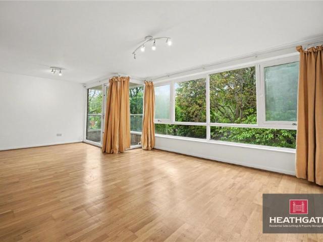 Flat for sale in South Hampstead, Greater London