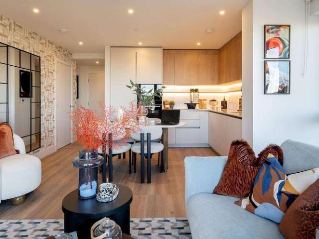 Flat for sale in Bromley-by-Bow, Mile End