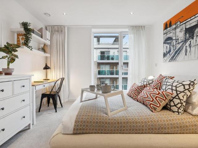 Flat for sale in London Borough of Hammersmith and Fulham, Greater London