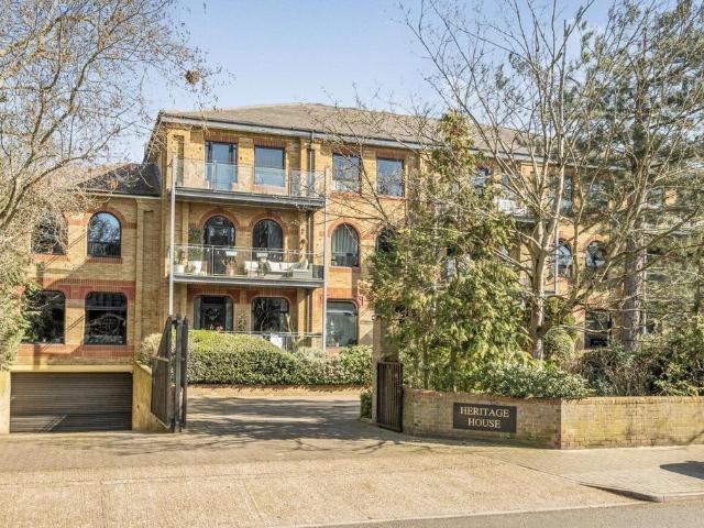 Flat for sale in Southfields, Greater London