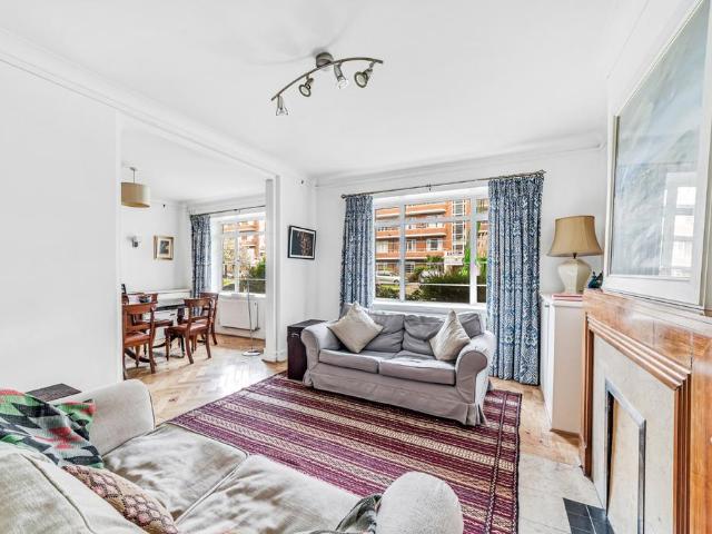 Flat for sale in West Kensington, Greater London