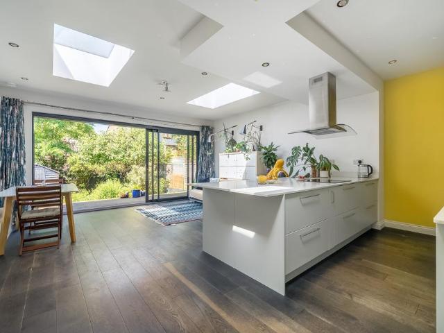 Flat for sale in London Borough of Ealing, Hanwell