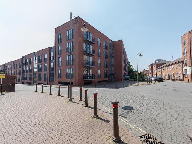 Flat for sale in Dickens Heath, West Midlands