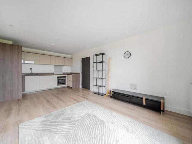 Flat for sale in Sevenoaks, The Butts