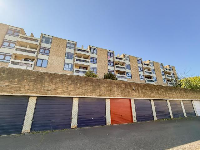 Flat for sale in Sulgrave, Washington