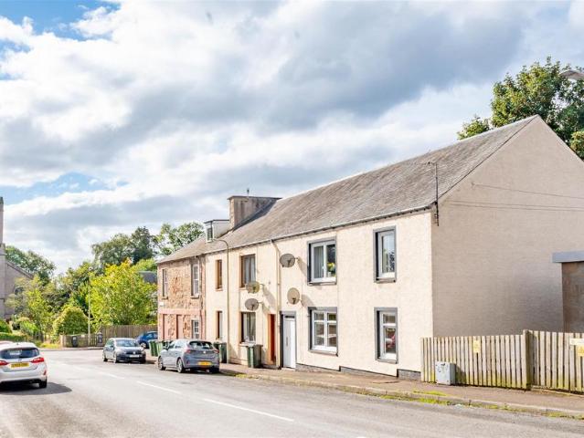 Flat for sale in Stanley, Scotland