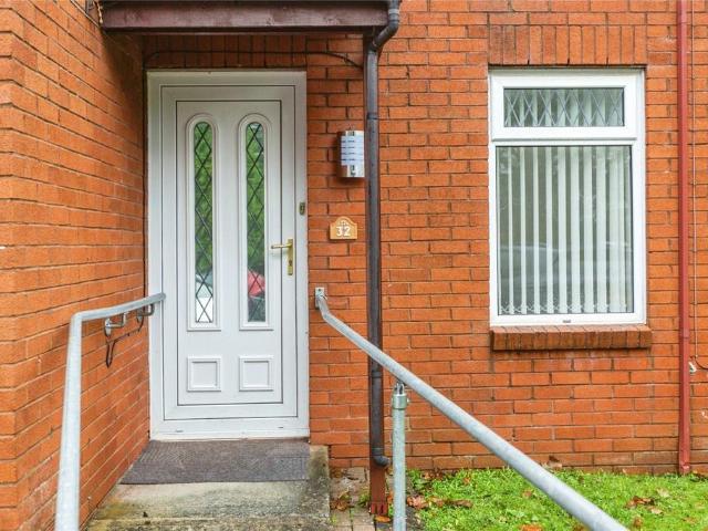 Flat for sale in Nangreaves, Wales