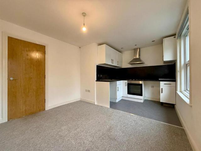 Flat for sale in Tricketts Cross, Ferndown