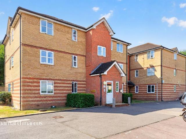 Flat for sale in Finchley, Greater London
