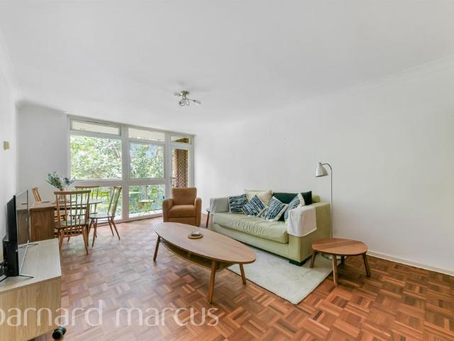 Flat for sale in Putney, Greater London