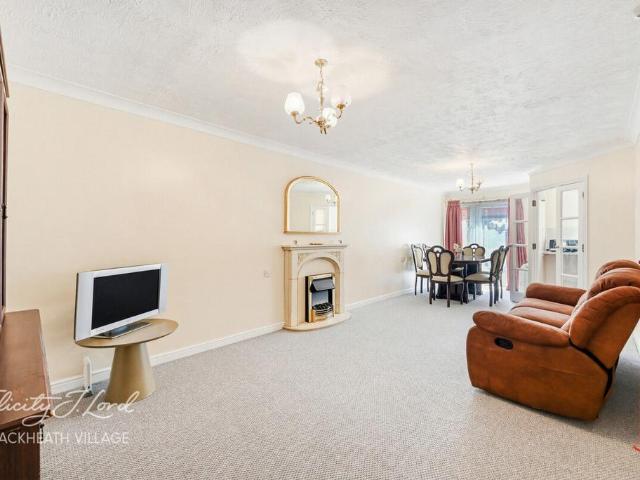 Flat for sale in London Borough of Lewisham, Ladywell