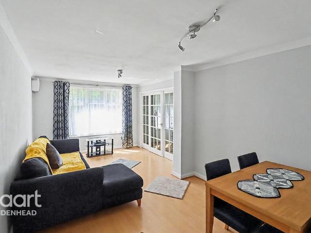 Flat for sale in St Marks, Maidenhead