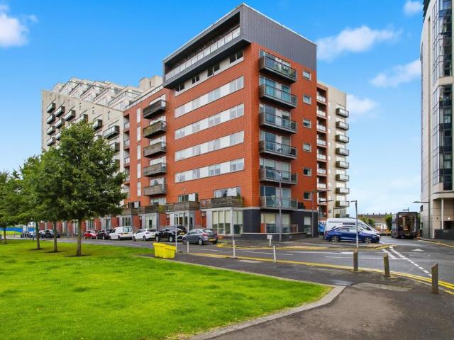 Flat for sale in Thornwood, Partick