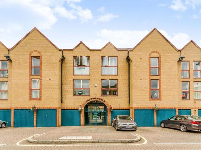 Flat for sale in St. George in the East, Wapping