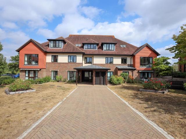 Flat for sale in Wivelsfield, Iford