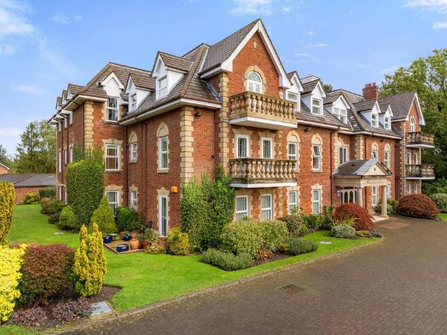 Flat for sale in Bramhall, Stockport