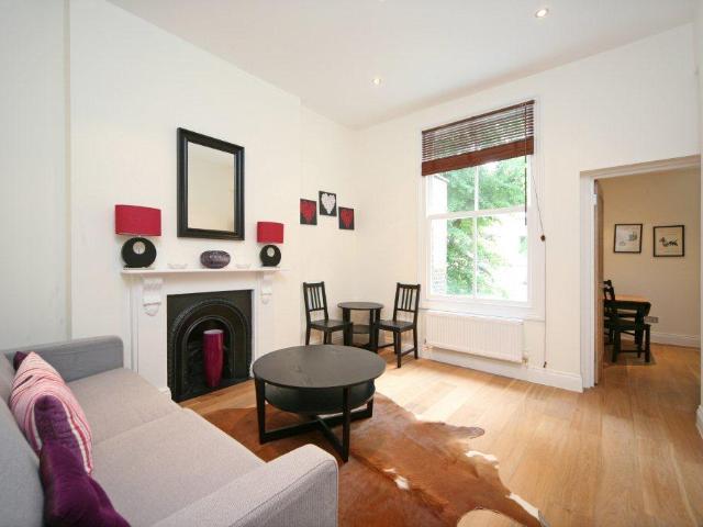 Flat for sale in North Kensington, Greater London
