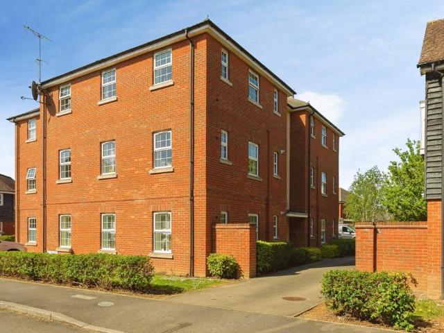Flat for sale in Buckingham Park, Buckinghamshire