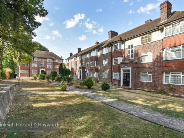 Flat for sale in Southgate, Oakwood