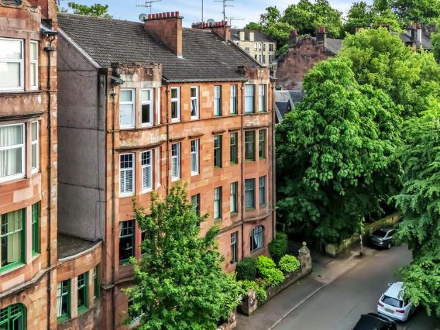 Flat for sale in Langside, Scotland