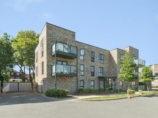 Flat for sale in Southborough, Sandown Park