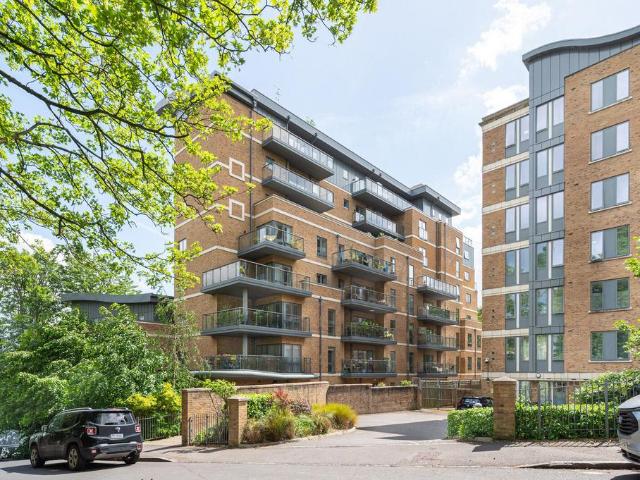 Flat for sale in London Borough of Croydon, Upper Norwood