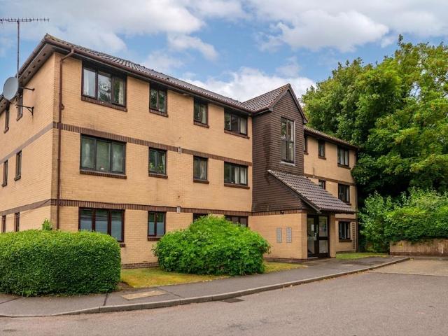 Flat for sale in Red Hill, Surrey