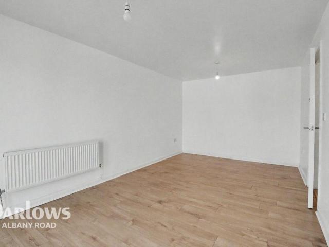 Flat for sale in Plasnewydd, Falcon Lodge