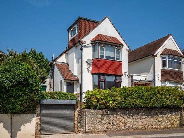 Flat for sale in Golders Green, Greater London