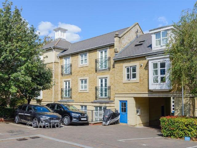 Flat for sale in Worcester Park Estate, Monks Orchard