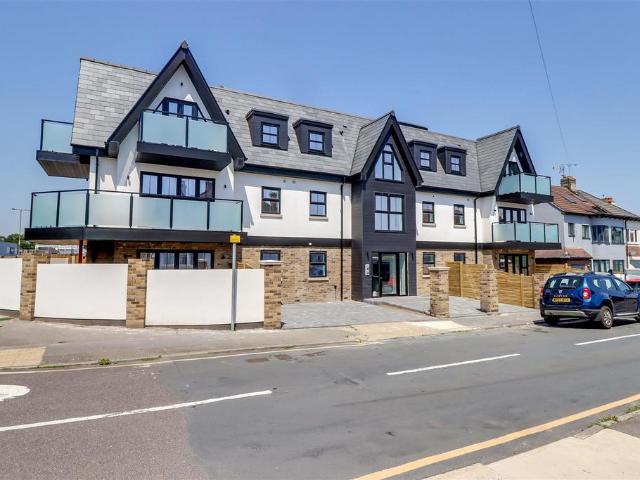 Flat for sale in Essex