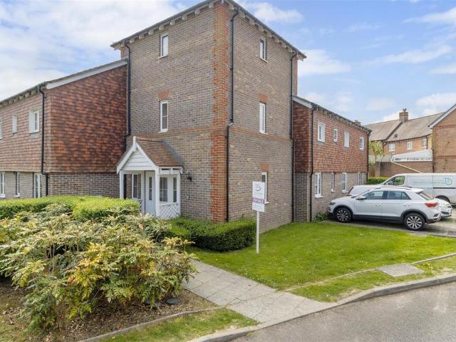Flat for sale in Cross In Hand, East Sussex