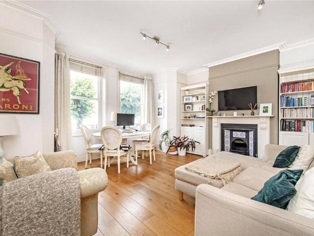 Flat for sale in Fulham, Greater London