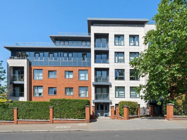 Flat for sale in Putney, Greater London