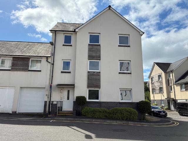 Flat for sale in Nangreaves, Wales